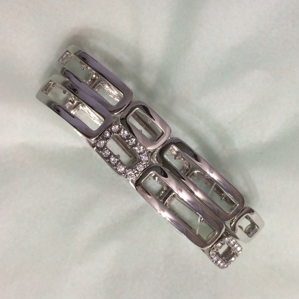 Silver Tone Stretch Bracelet Set